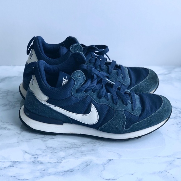 nike internationalist women navy